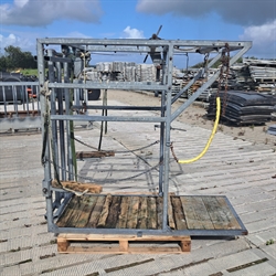 1 stk. brugt klovbeskæringsboks 185x80 cm